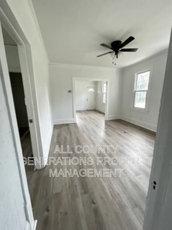 3 bed, 1.0 bath, $1,195 — Photo 3