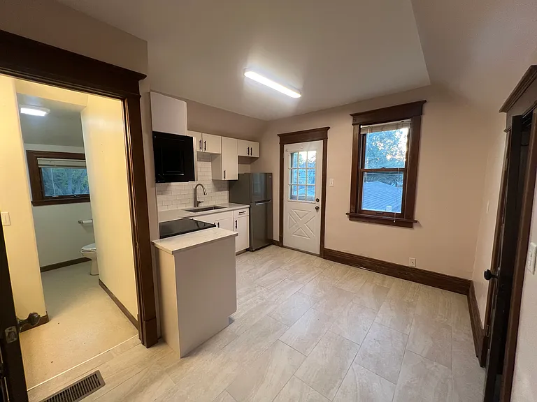 1001 S 2nd St #UPPR — Photo 2