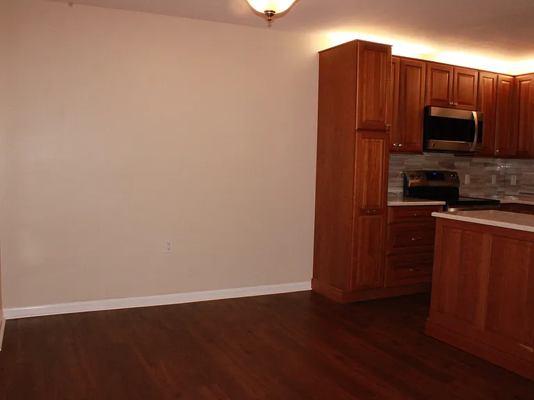 716 7th Ln — Photo 3