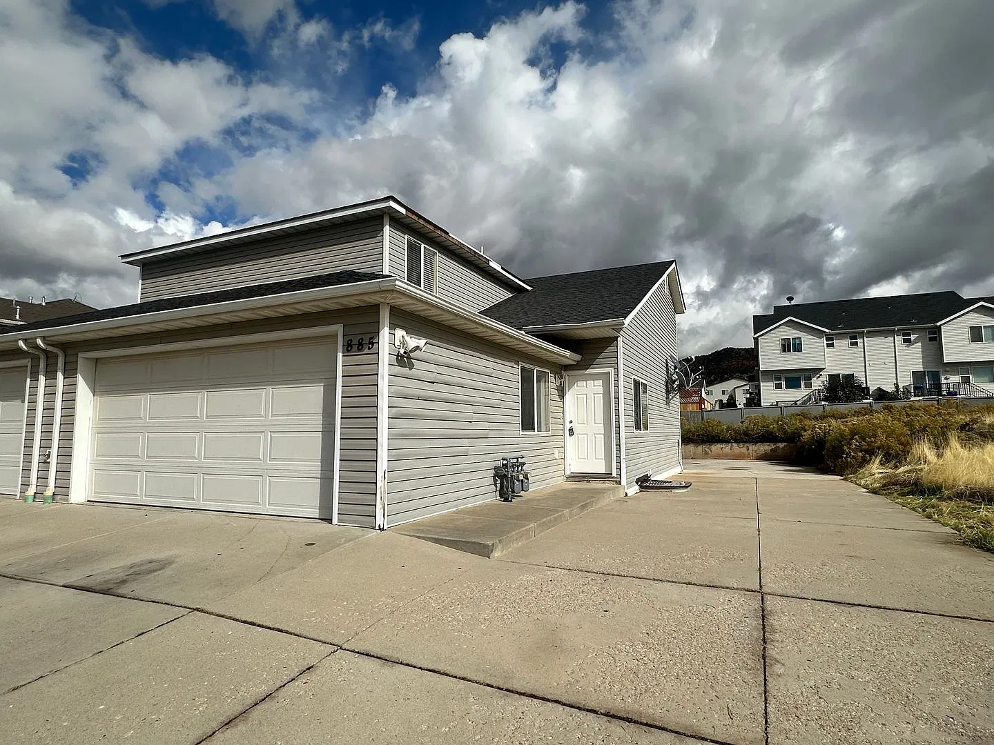 Move-in Discount!! 7 bedroom, 3 bathroom twin home — Photo 3