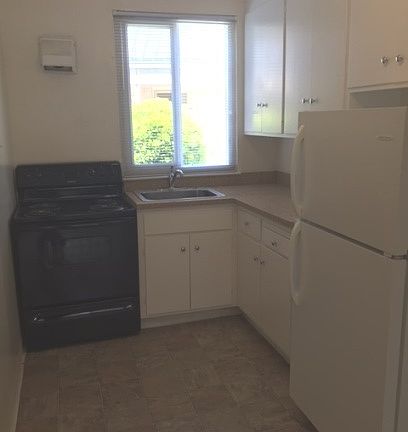 2nd image of 140 Southwood Ctr APT 2