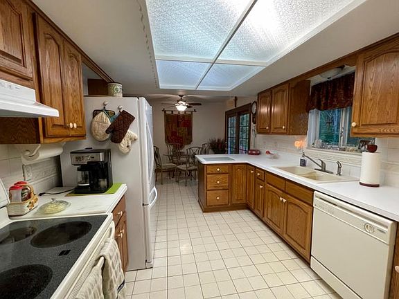 3rd image of 7178 Winford Ln