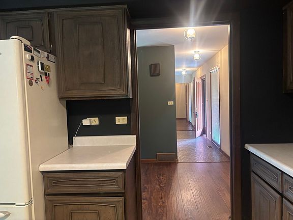 3rd image of 36W527 Oak Hill Dr