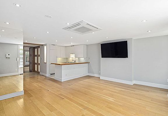 3rd image of 221 W 13th St #1
