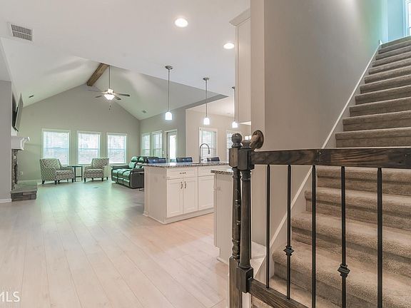 4th image of 101 Weddell Ct