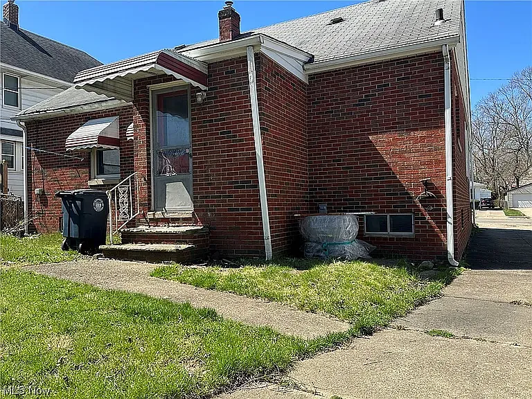 3 bed, 1156 sqft, $1,300 — Photo 2