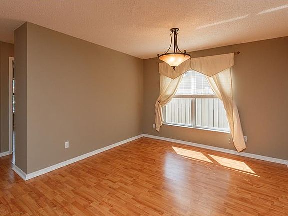 3rd image of 939 Horseshoe Falls Dr