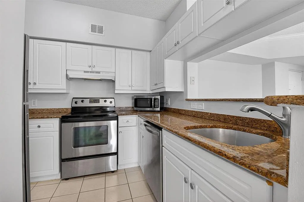 2 bed, 1030 sqft, $3,000 — Photo 1