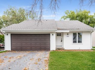 1431 Knoll Dr, Shoreview, MN 55126