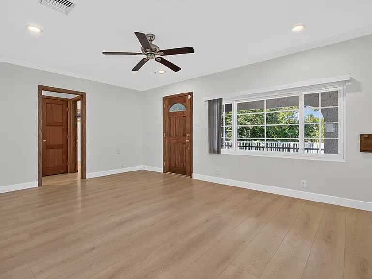 1811 N Avon St — Photo 30