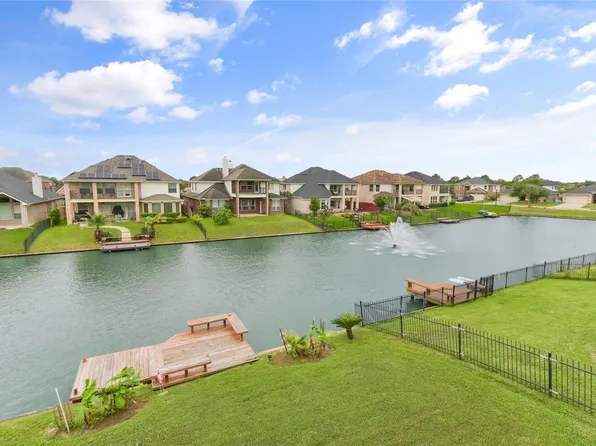 18111 Blues Point Dr, Cypress, TX 77429