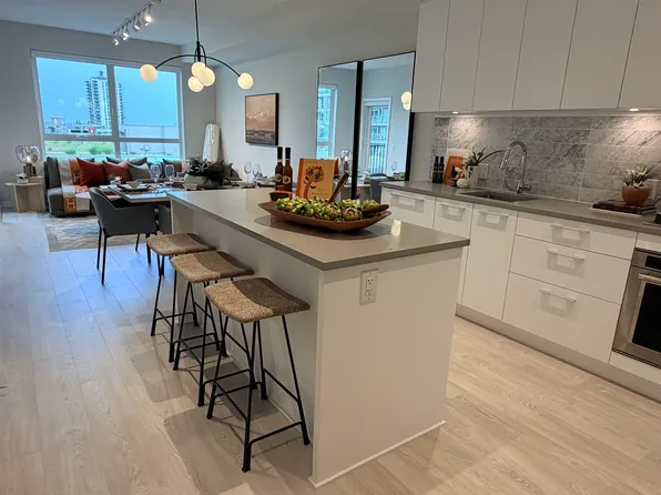 110 E 17th St #403, North Vancouver, BC V7M 1V4