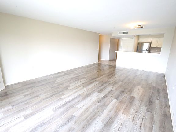 5th image of 13838 Fairway Island Dr APT 1431