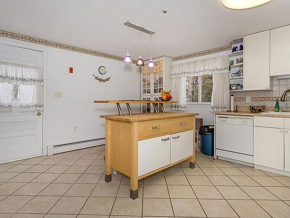 3rd image of 90 Rockland St
