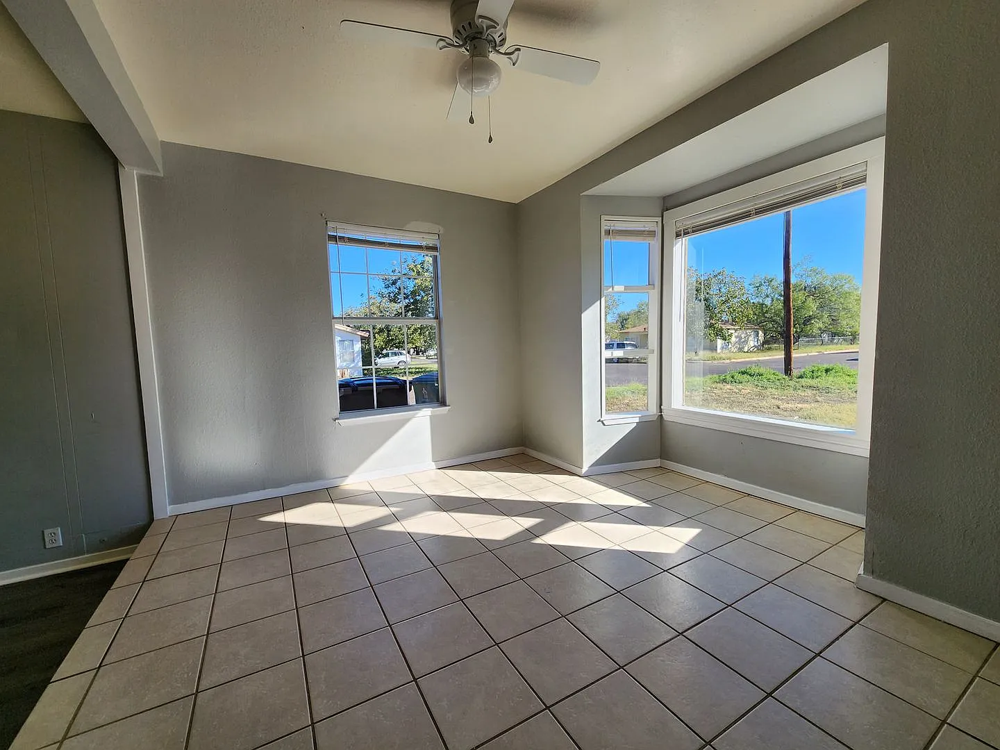 Updated 3 Bedroom 2 Bath home close to Goodfellow! — Photo 4