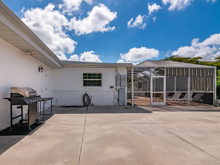 2130 Pinehurst St — Photo 21