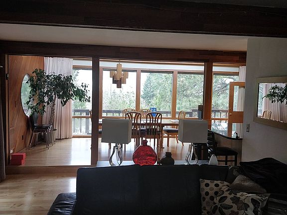 Upstairs living/dining room