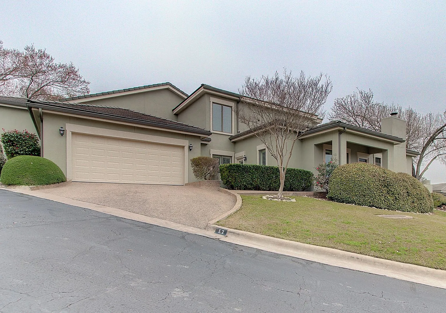 Rare 3 BR / 2.5 BA / 2 Car Garage Westlake Condo 14th Fairway (Austin Country Club) (Eanes ISD) — Photo 2