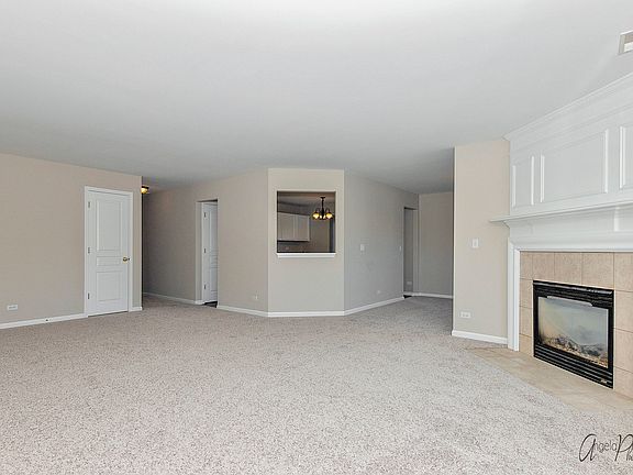 5th image of 90 W Buckingham Dr