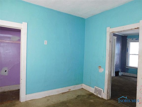 3rd image of 746 Prouty Ave