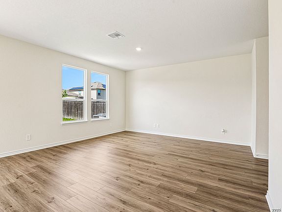 4th image of 448 Horizon Pointe