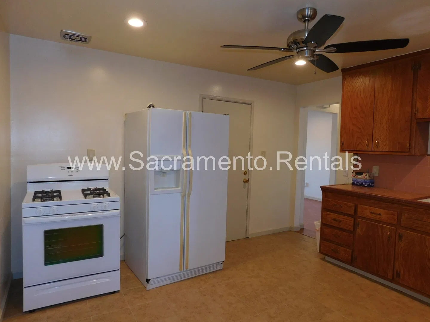 Nice 2bd/1ba Carmichael Duplex with 1 Car Garage — Photo 4