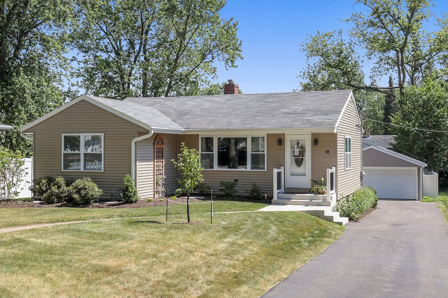 35 E Goebel Dr photo 1