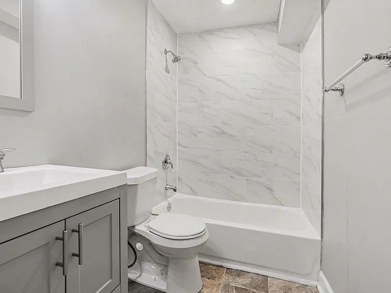 Beverly Place Apartments — Photo 12