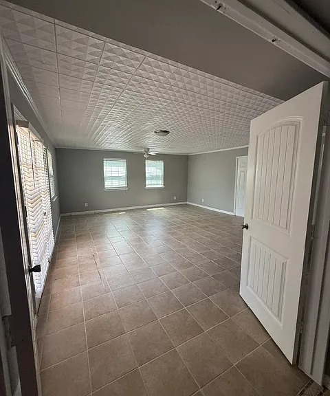 Entry to Back Gameroom from Living room