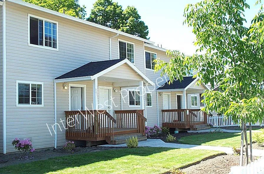 2 bed, 2.5 bath, 974 sqft, $1,825 — Photo 1
