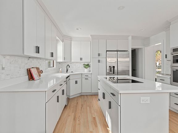 4th image of 1019 Royalist Rd