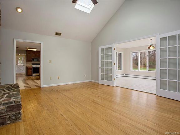 4th image of 152 Windshire Dr