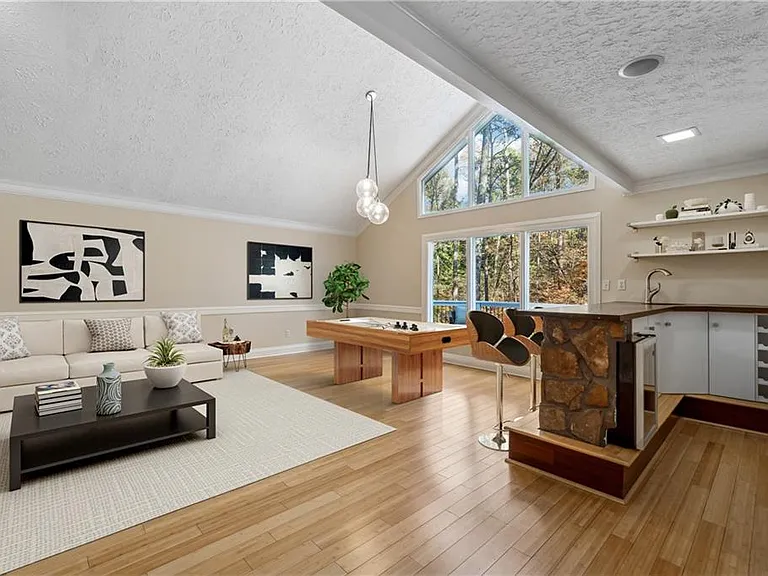 6895 Riverside Dr — Photo 4