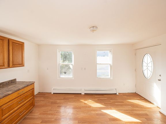 3rd image of 151 Mechanic St