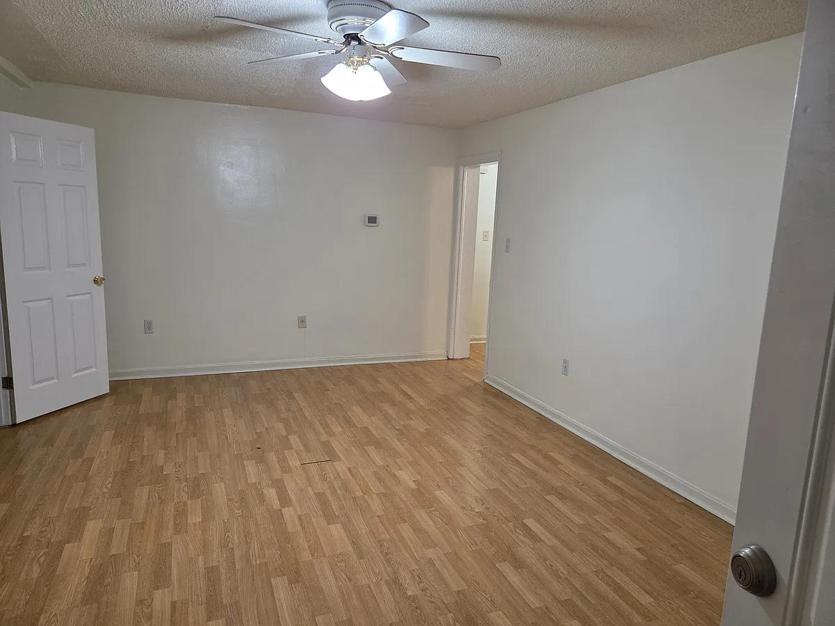 Building Photo - 625 Houston Ave #1