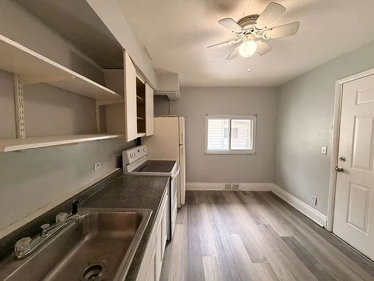 3915 Lockwood Ave — Photo 7