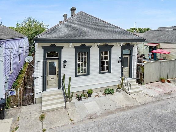 2nd image of 3323-25 Burgundy St