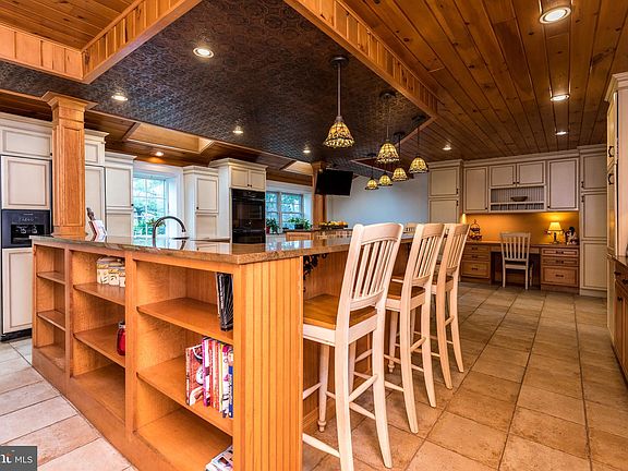 4th image of 1037 Cove Dr
