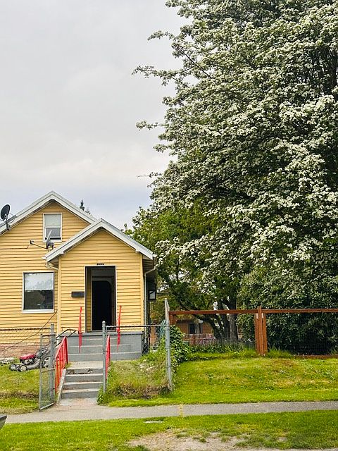 1st image of 2322 S J St