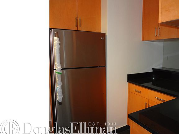 2nd image of 200 E 72nd St APT 33G