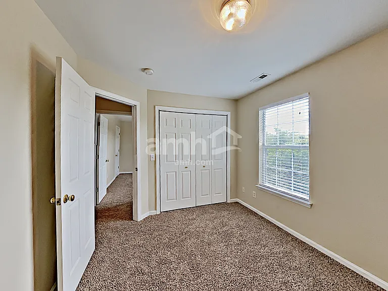 147 Grove Ln — Photo 14