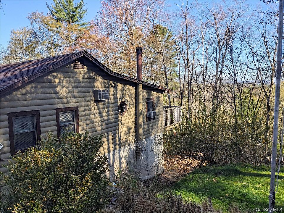 1st image of 33 E Tusten Place