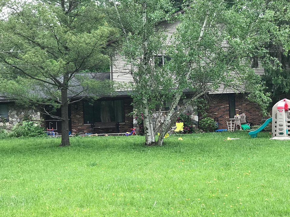 Large 4 bedrooms stone brick large yard