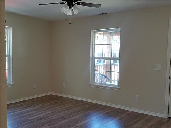 4th image of 501 Maple St