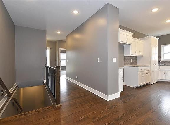 5th image of 326 Fairview Cir