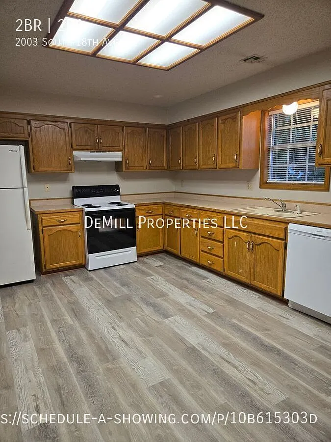 Freshly Updated 2BR/2BA Duplex in Ozark w/ 1-Car Garage — Photo 4