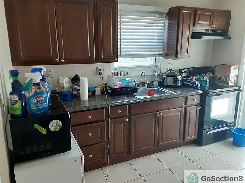 2nd image of 2210 SW 46th Ct #R