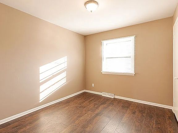 5th image of 109 S Hawthorne Ave