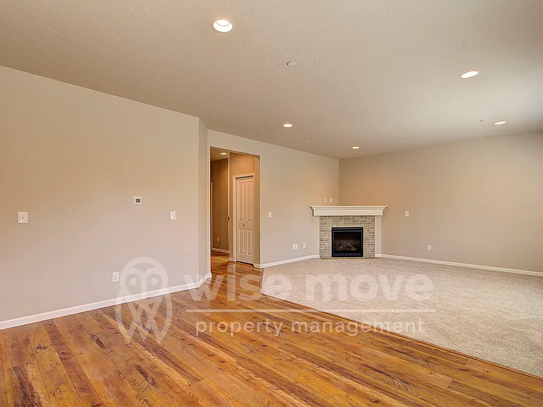 7317 N 93rd Ave — Photo 8