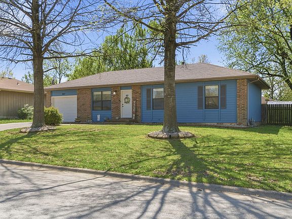 2nd image of 802 E Dyann Drive